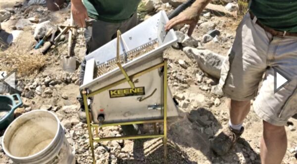 Keene Dry Washer Working Arid Paydirt in the Desert